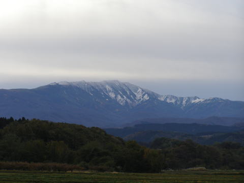 冠雪の月山