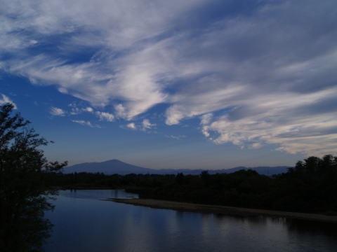 鳥海山と赤川